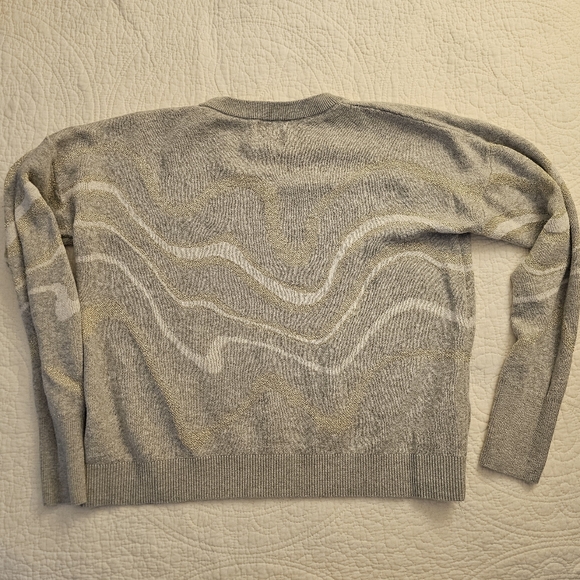 Silver and Metallic Gold Patterned Sweater (M) - Picture 4 of 10